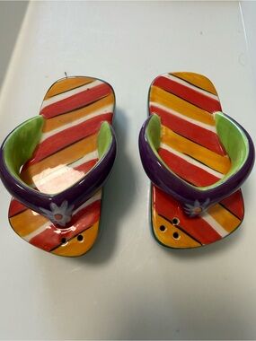 Right and fun, flip-flop salt, and pepper shakers 5”